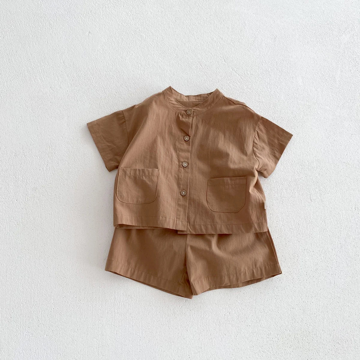 Tenue bébé confortable aux tons terreux